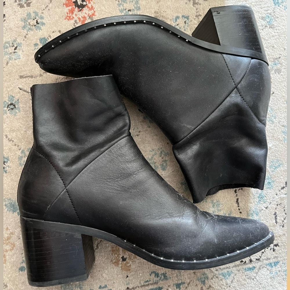 Heeled booties